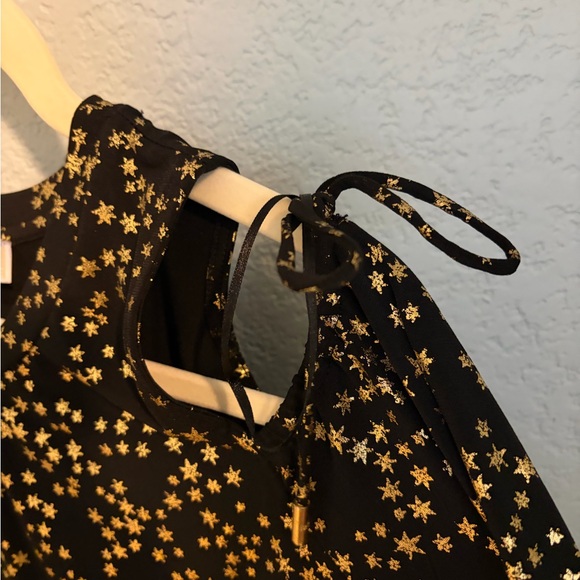 Michael Kors Gold Star Cold Shoulder Blouse Size M Black Metallic Top - Picture 5 of 7